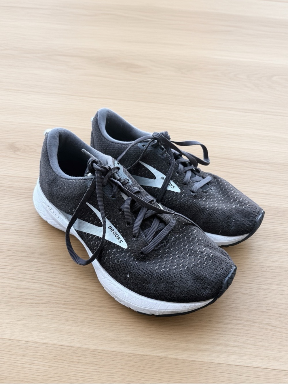 Brooks Revel Women’s Running Shoes Gray White Size 7 Medium B